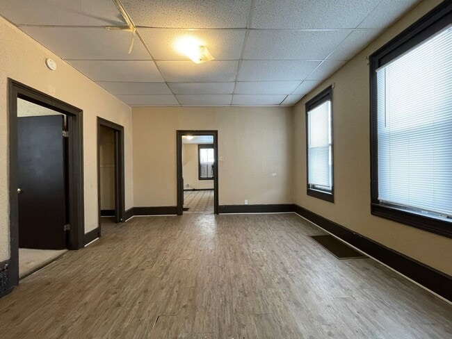 Building Photo - 469 W Forest Ave