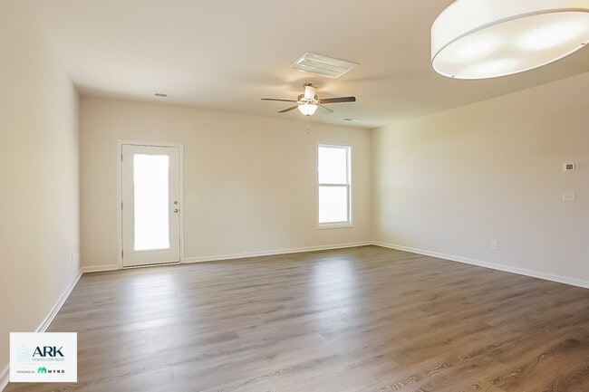Building Photo - 711 Courtland Dr