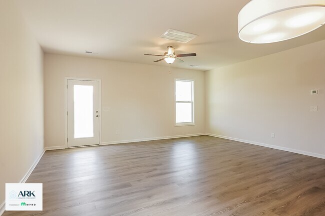 Foto del edificio - 711 Courtland Dr