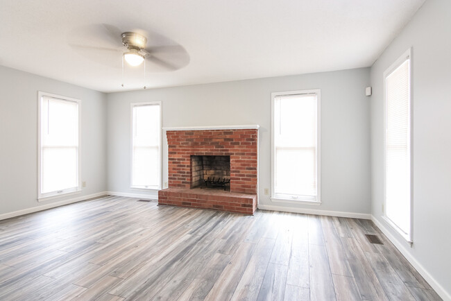 Building Photo - 3 Bedroom Columbia Home