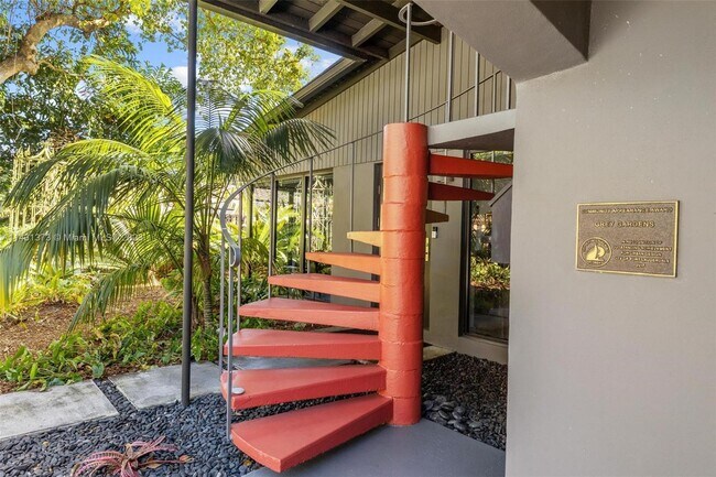 Foto del edificio - 118 NE 16th Pl