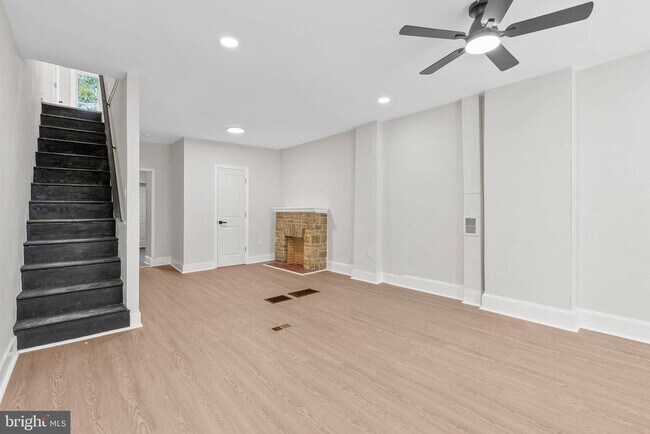 Foto del edificio - 35 E Collom St