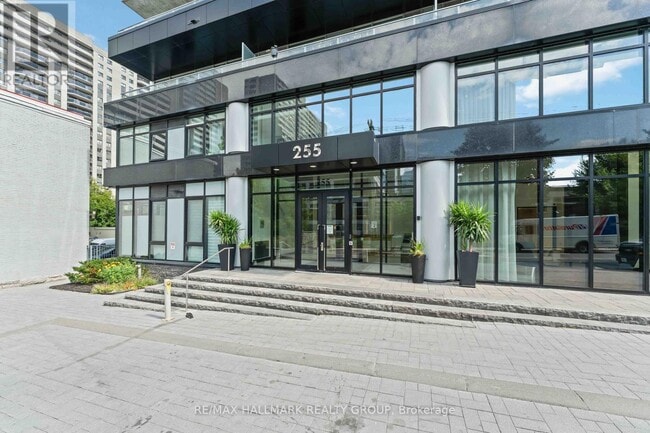 Building Photo - 255 Bay St