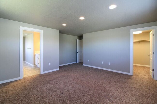 Building Photo - 3064 S Dawes Pl