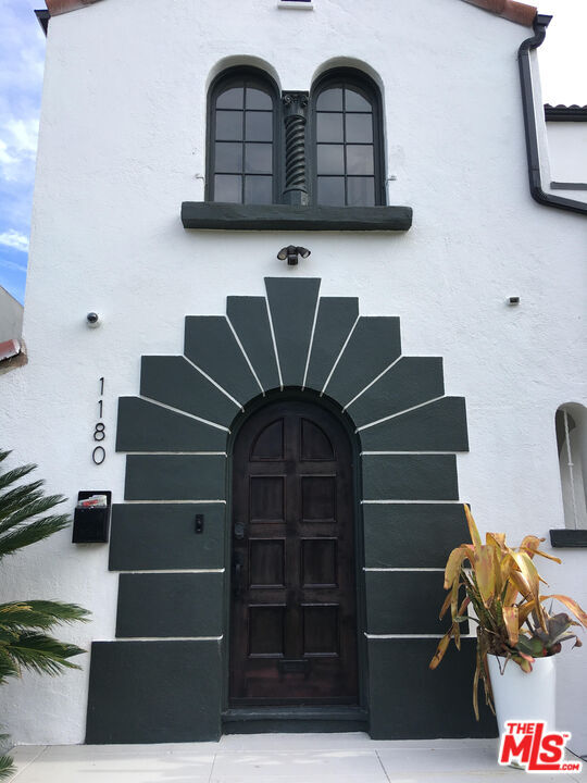 Foto del edificio - 1180 S Tremaine Ave