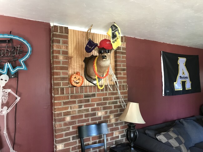 Building Photo - 2762 US Highway 421 N