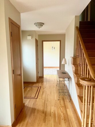Entrada mirando hacia la izquierda, hacia el comedor. - 1382 Santa Fe Dr