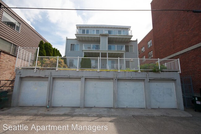 Building Photo - 1711 Summit Ave