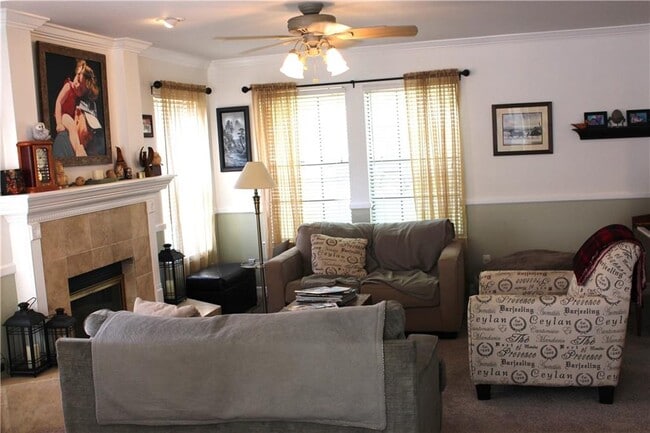 Building Photo - 200 N Kings Canyon Dr