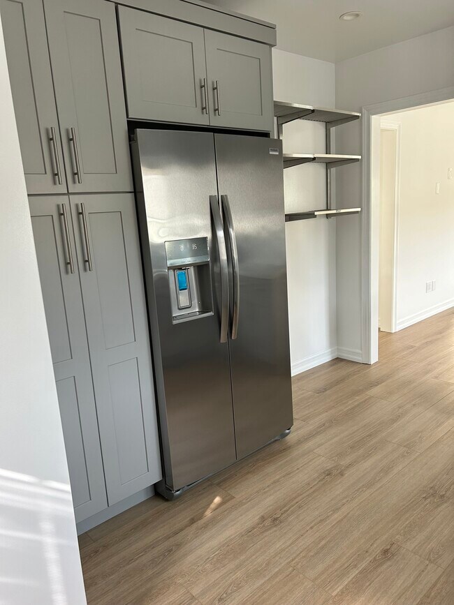 Foto del edificio - 1533 Freeman Ave