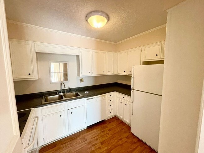Foto del edificio - Middleborough Condominiums.