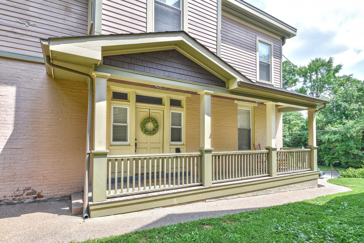 Primary Photo - 3469 Brookline Ave