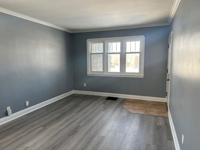 Building Photo - 563 McCannan Ave