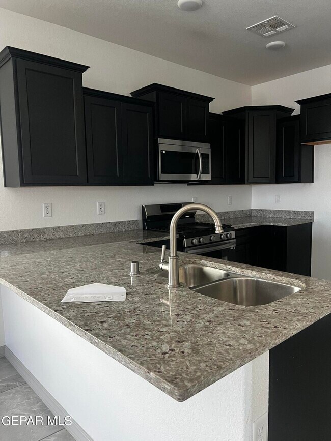 Building Photo - 14937 Pebble Hills Blvd