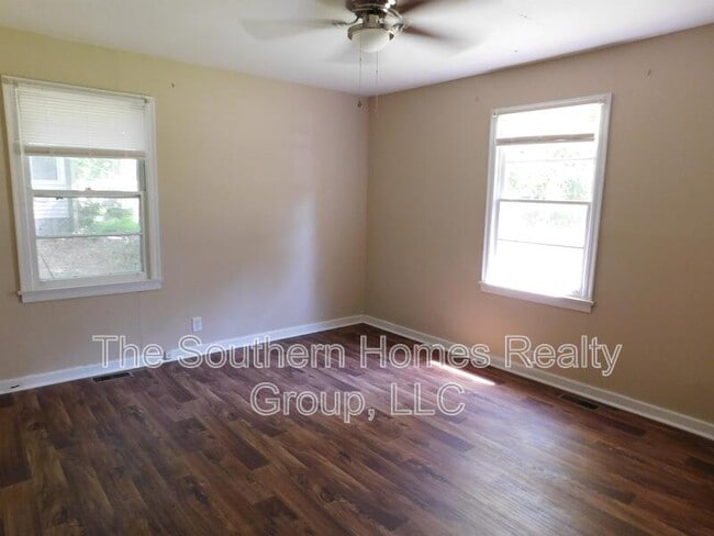 Building Photo - 1704 Shady Dr