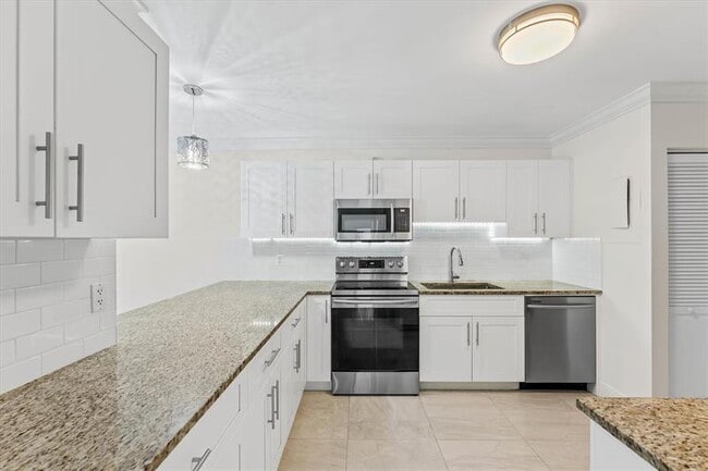 Foto del edificio - 4741 Holly Lake Dr