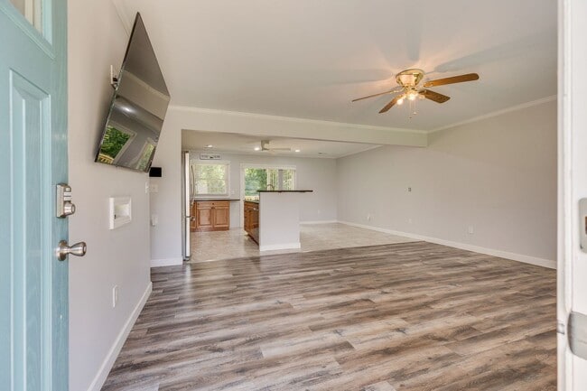 Building Photo - 3 Bed/1.5 Bath in Colonial Heights
