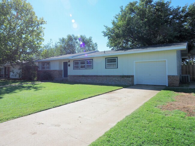 Foto del edificio - Bright & Open 2 Bedroom, 2 Bath Home Near ...