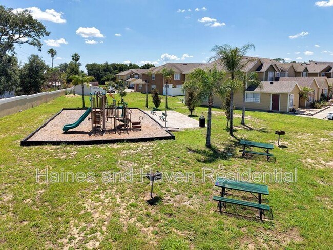 Building Photo - 2326 Fan Palm Dr