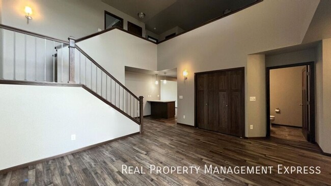 Foto del edificio - Modern 3 Bed, 2.5 Bath with Loft | Located...
