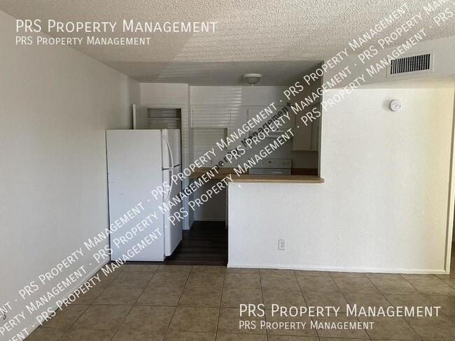 Building Photo - 461 W 16th Ave
