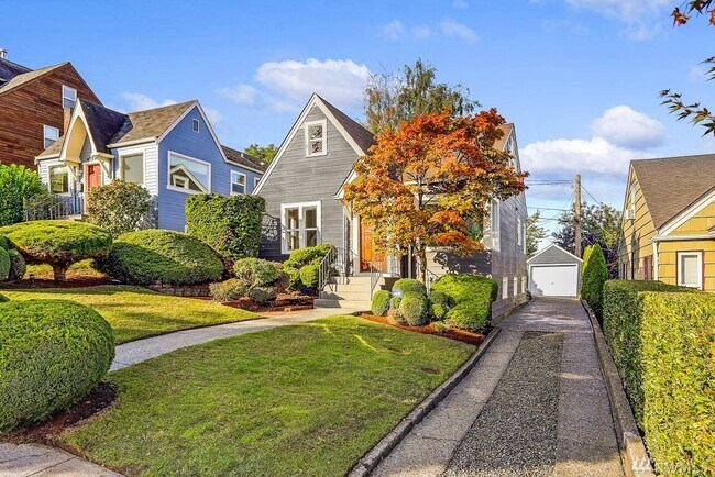 Long driveway leads to garage - 4749 37th Ave SW