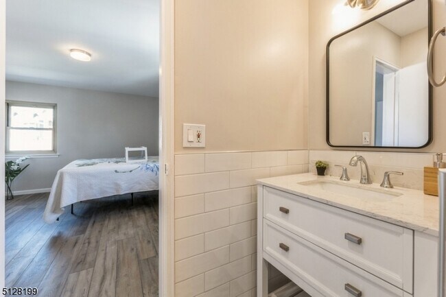 Foto del edificio - 361 Claremont Ave