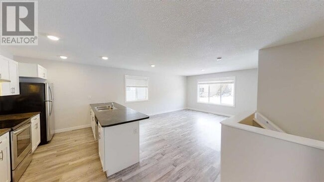 Building Photo - 9514 112 Ave