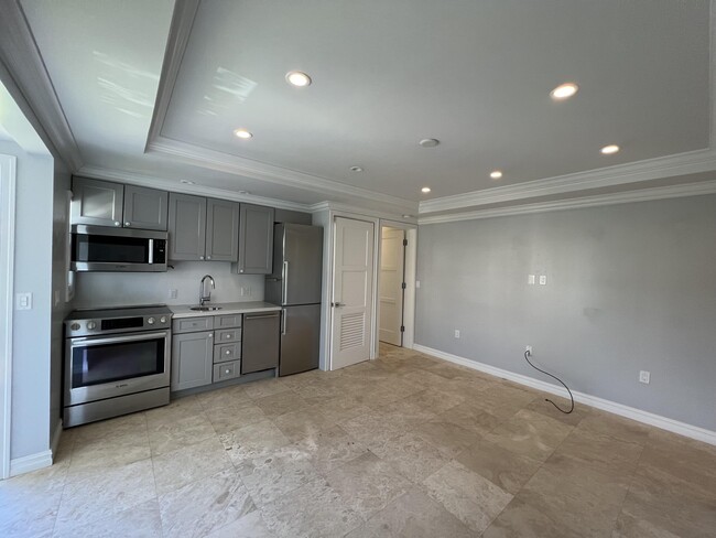 Building Photo - 252 Oleander Ave