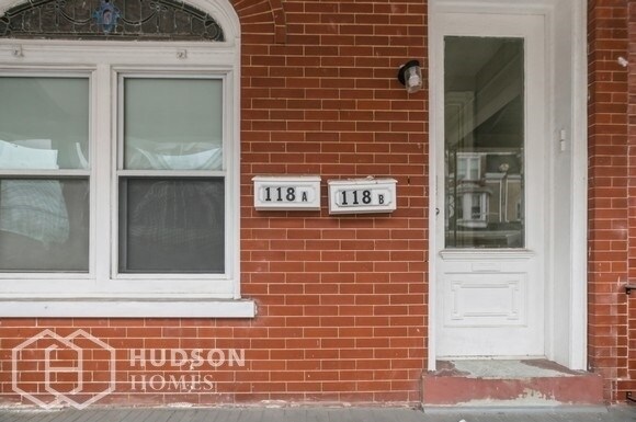Foto del edificio - NOW AVAILABLE! - 118 North Madison Street ...