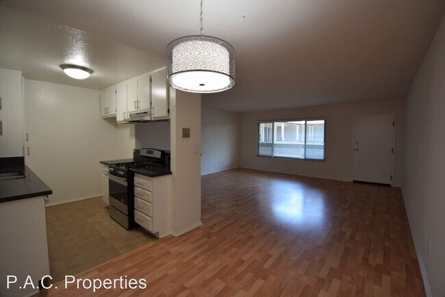 Foto del edificio - 1 br, 1 bath Apartment - 14033 Bessemer St...