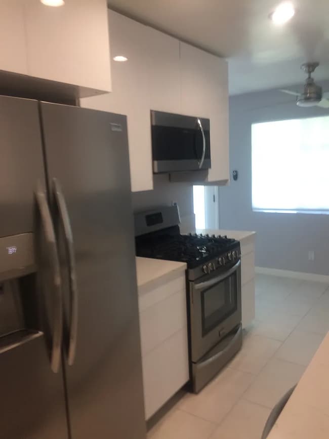 Foto del edificio - 300 W Via Escuela Apartments