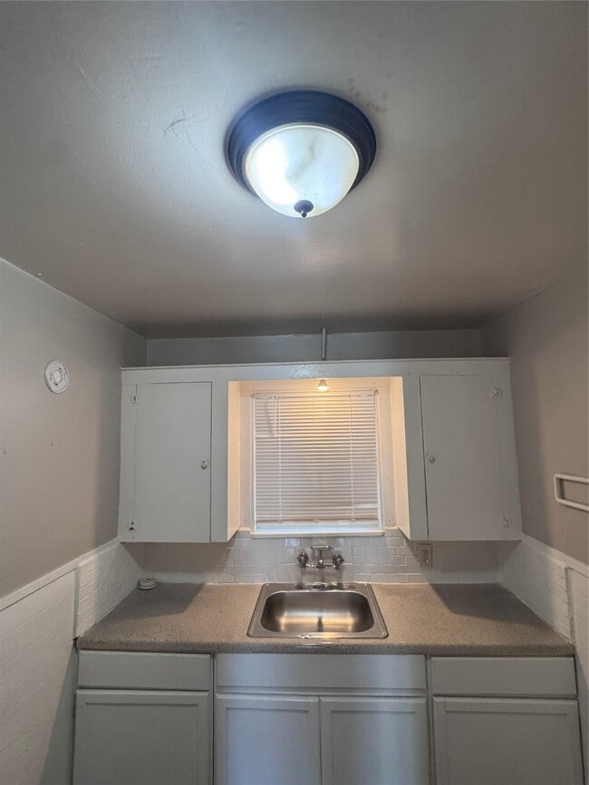 Building Photo - 2613 Nettleton St