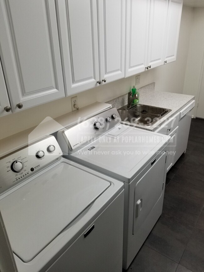 Foto del edificio - 10202 Prince Pl