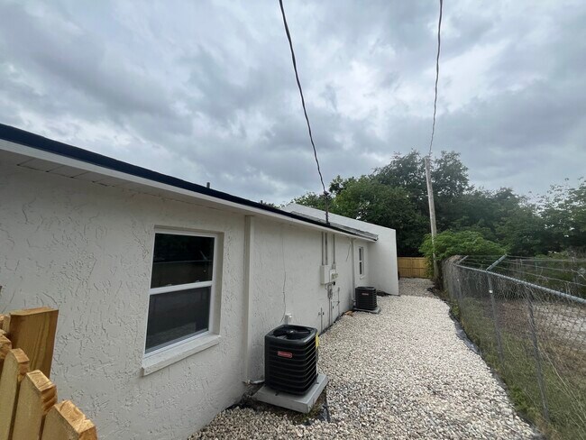 Foto del edificio - 2621 Kelly Ln