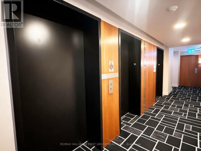 Building Photo - 31 Bales Ave