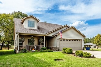 Building Photo - 14 Wildwood Lake Dr