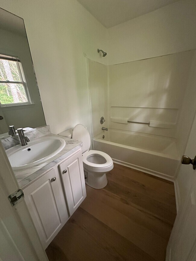 Foto del edificio - 822 Burns Walk Ct NW