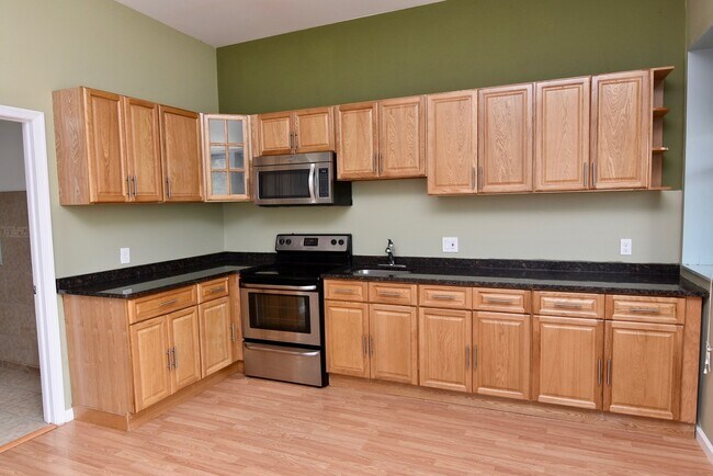 Building Photo - 118 S 46th St