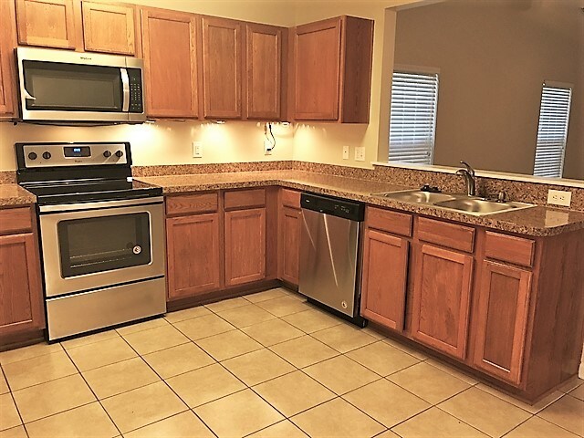 Building Photo - 30 Shadow Moss Drive