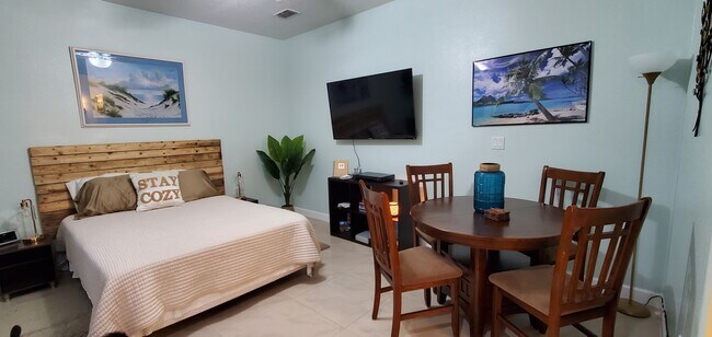 Foto del edificio - 5811 Crystal Rd