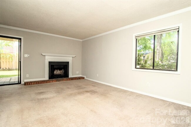 Building Photo - 7922 Horse Chestnut Ln