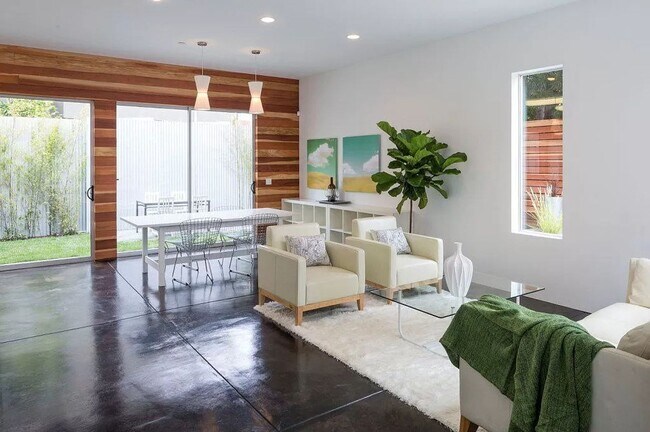 Foto del edificio - Beautiful Modern 3BR/3BA with In Unit Laun...