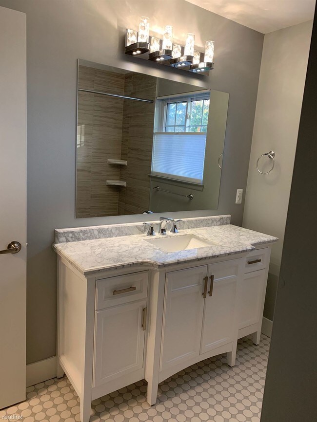Building Photo - 1 br, 1 bath Condo - Hampton Condominiums - 7