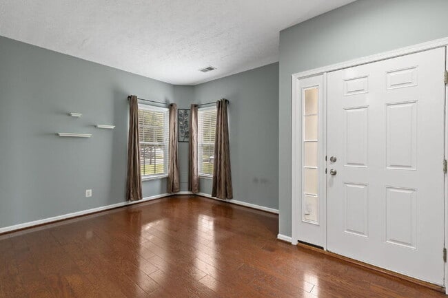 Building Photo - 212 Merlin Dr