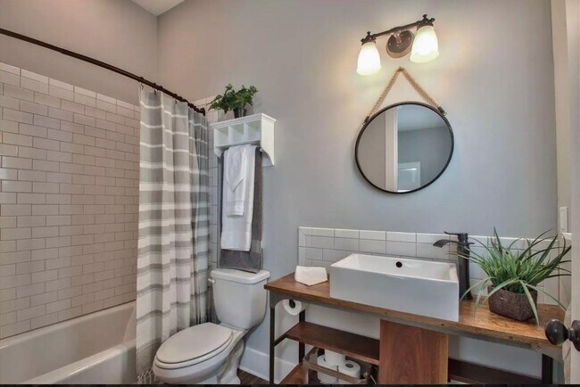 Building Photo - 3565 Esplanade Way