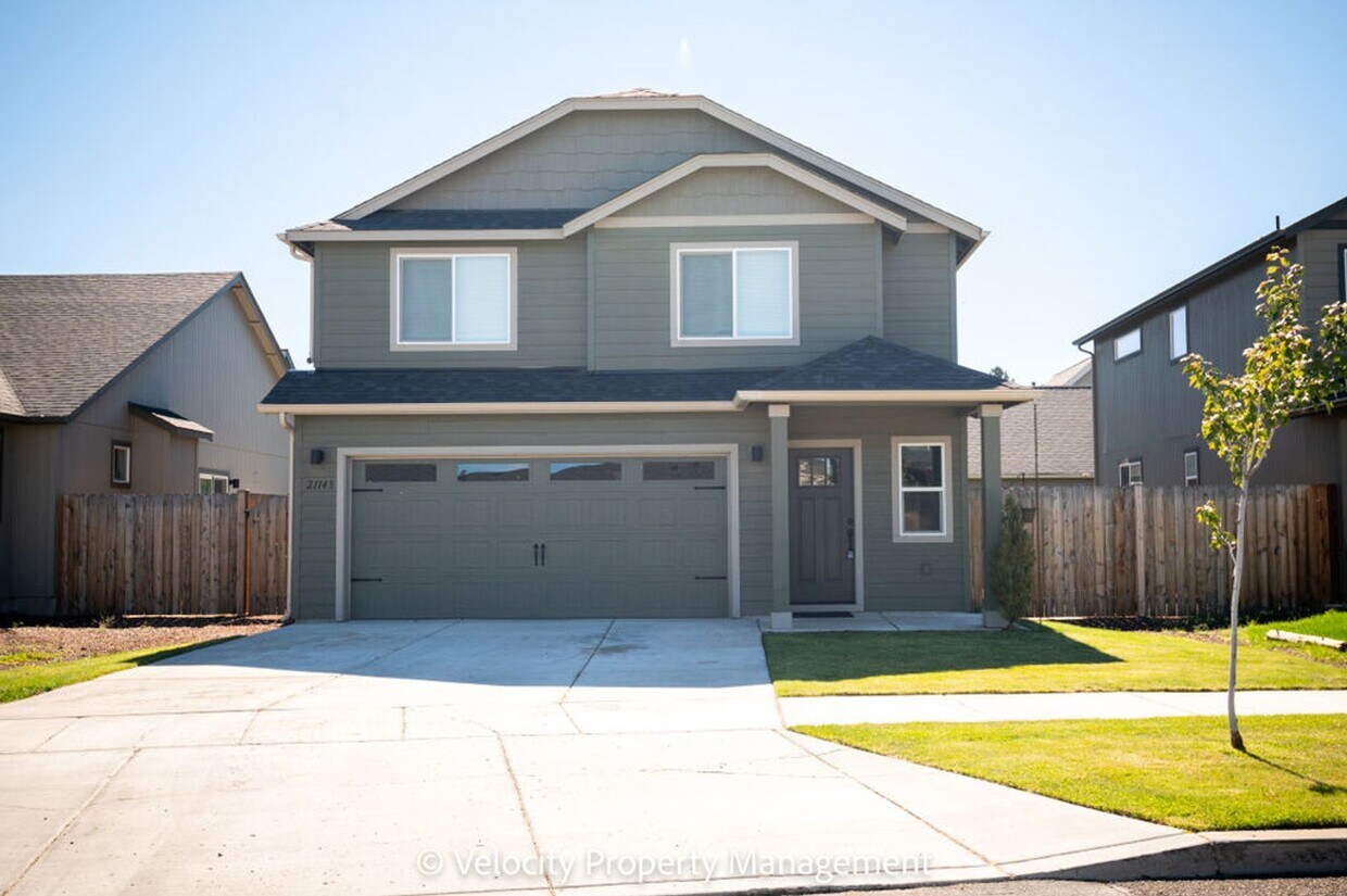 Foto principal - Great Home with Fully Fenced Back Yard.
