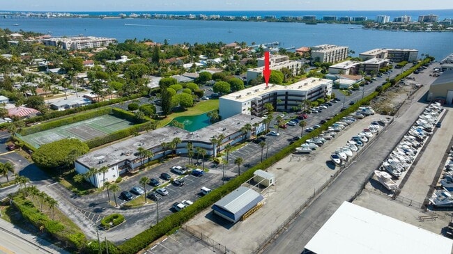 Building Photo - 300 Waterway Dr S