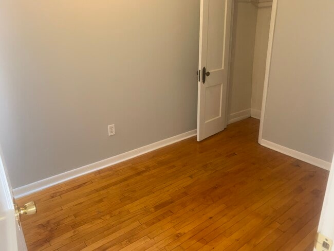 Building Photo - 1424 N Maplewood Ave