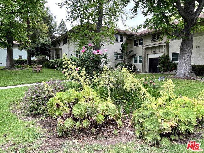 Foto del edificio - 5811 Bowcroft St
